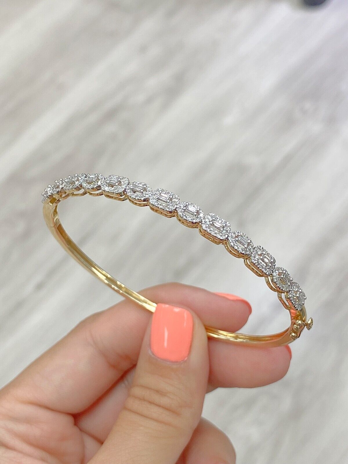 1.10CTW Natural Round Baguettes Diamond Women's Bangle 14KT Gold