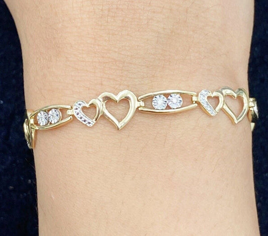 0.15CTW Heart Illusion Natural Round Diamonds Bracelet 10KT Gold